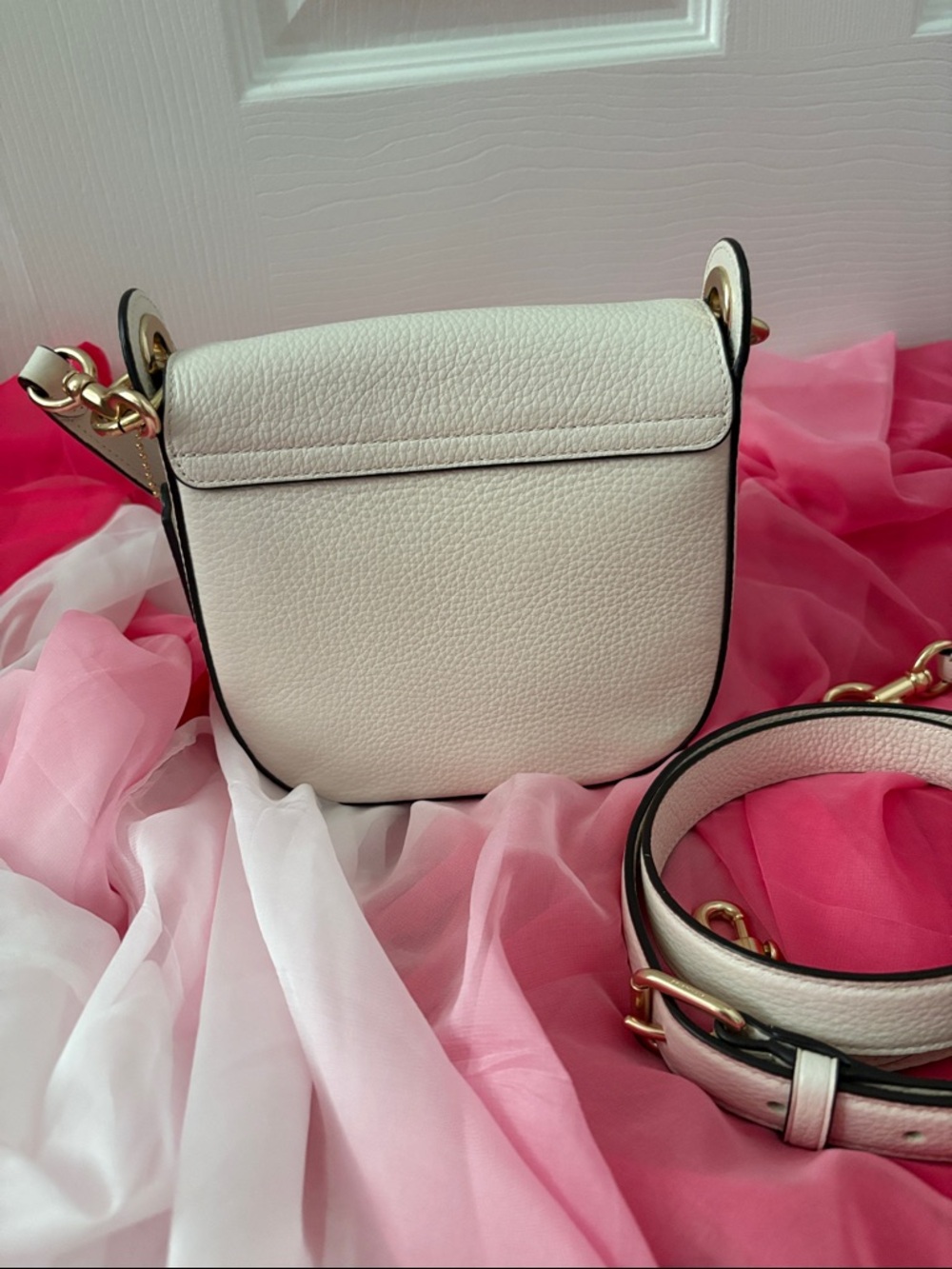 Coach Kleo Cream Pebbled Leather Purse Gold Hardware *FREE COACH ITEM INCLUDED* - Picture 4 of 16